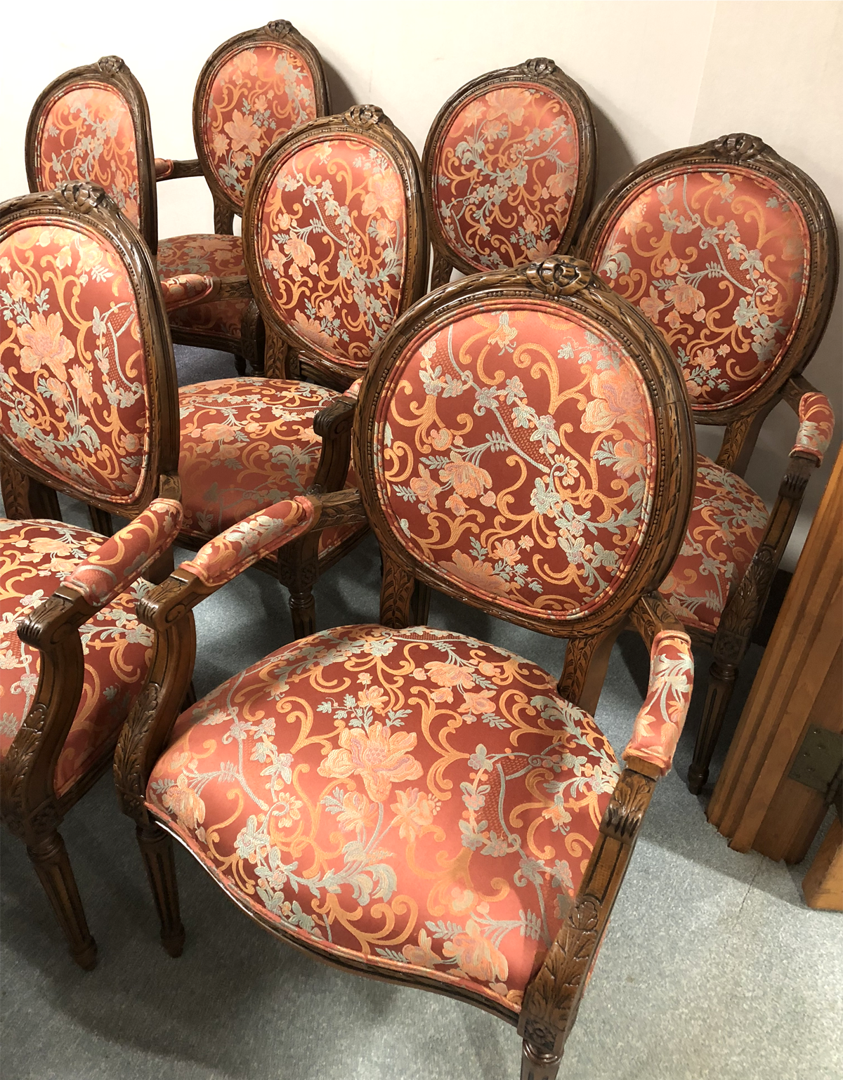 ソファー‧椅⼦⽣地張替え